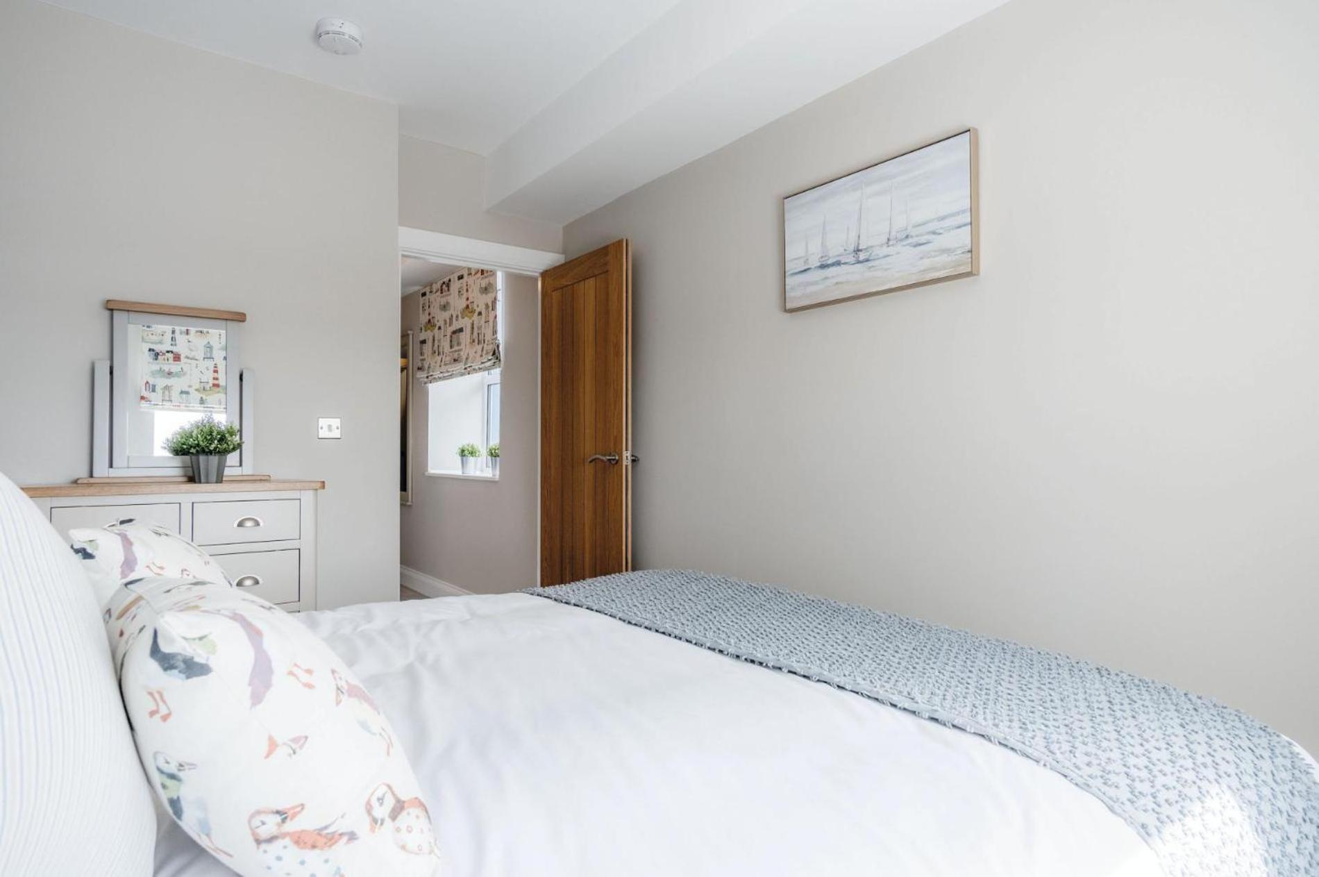 Harbour View - 2 Bedroom Apartment - Милфорд Хейвън Екстериор снимка