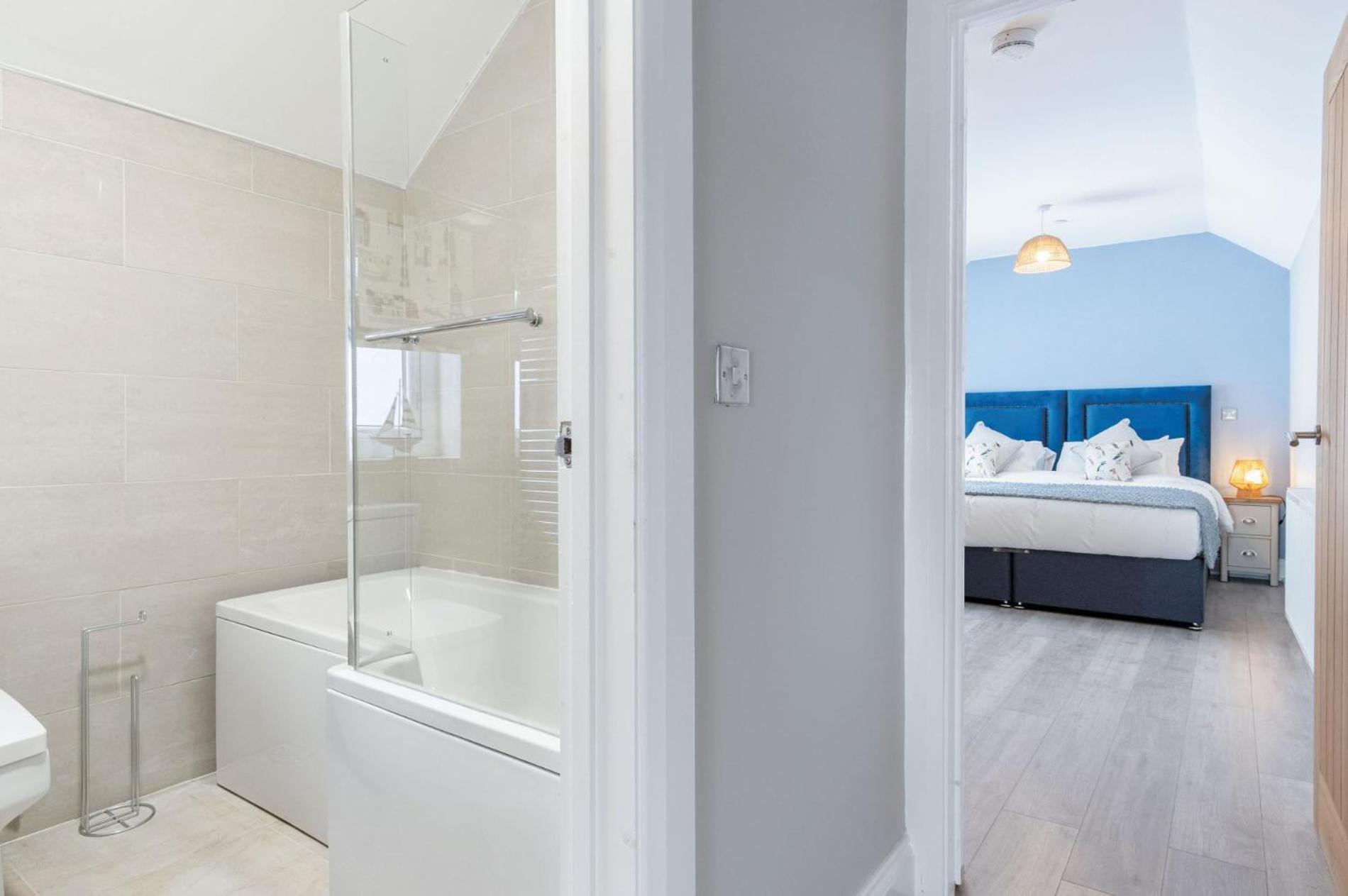 Harbour View - 2 Bedroom Apartment - Милфорд Хейвън Екстериор снимка