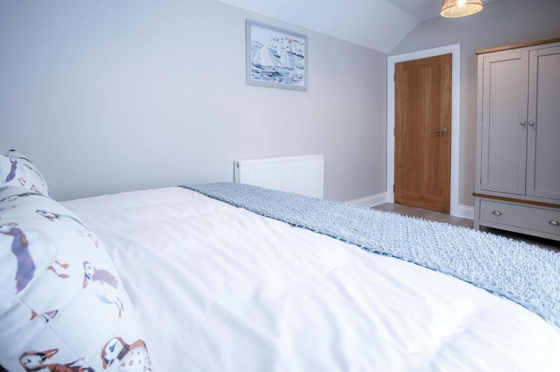 Harbour View - 2 Bedroom Apartment - Милфорд Хейвън Екстериор снимка