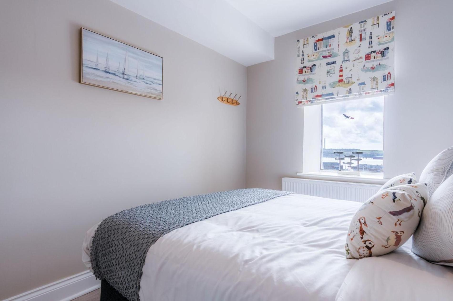 Harbour View - 2 Bedroom Apartment - Милфорд Хейвън Екстериор снимка