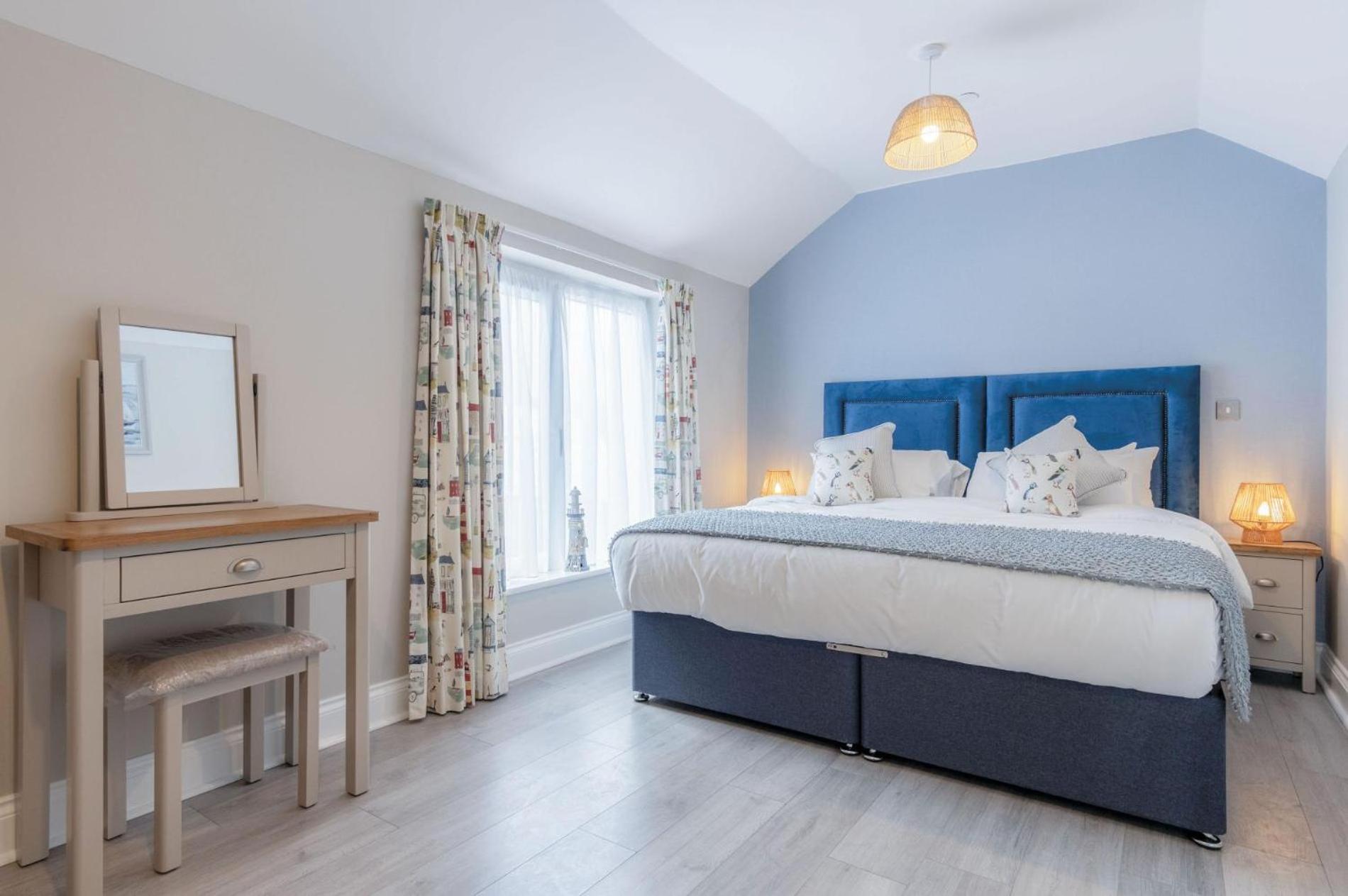 Harbour View - 2 Bedroom Apartment - Милфорд Хейвън Екстериор снимка